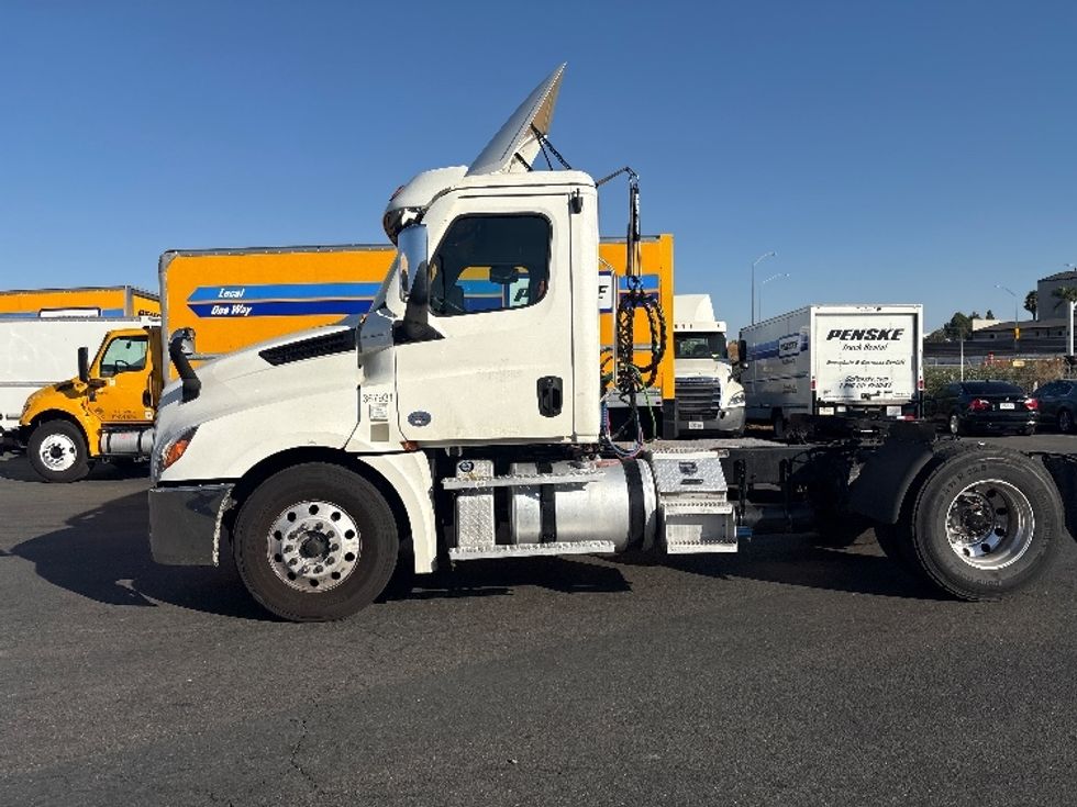 Day Cab Tractor-Heavy Duty Tractors-Freightliner-2020-T12642ST-Stockton-CA-184,876\n\t\tmiles-$ 54,750 - Image 4