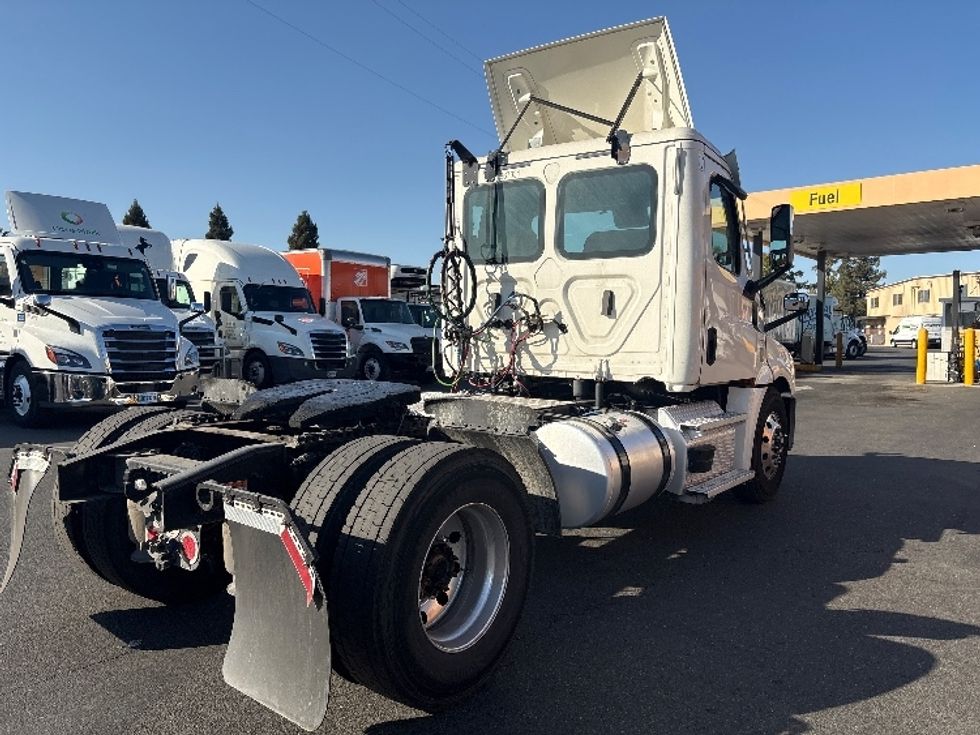 Day Cab Tractor-Heavy Duty Tractors-Freightliner-2020-T12642ST-Stockton-CA-184,876\n\t\tmiles-$ 54,750 - Image 7