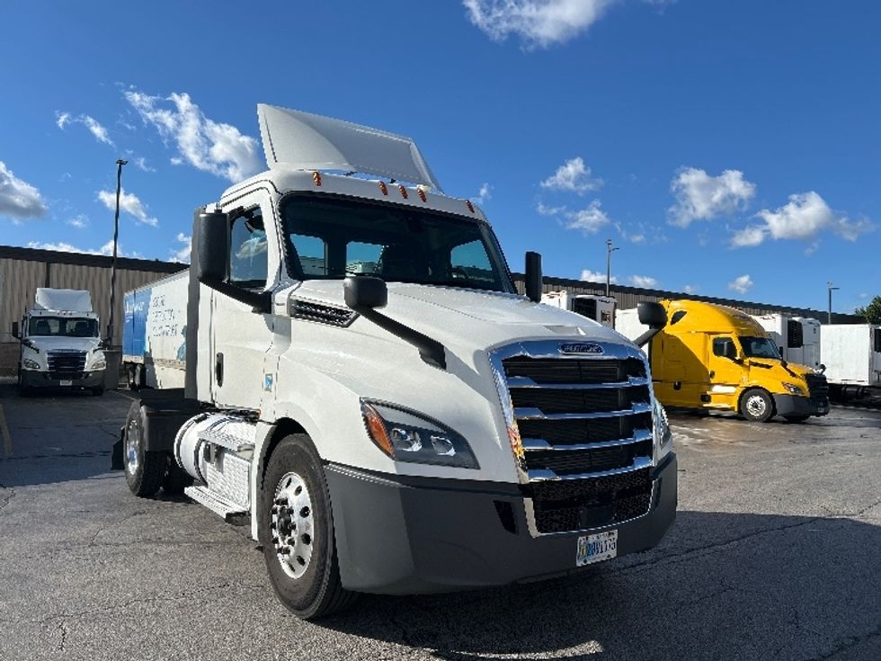 Day Cab Tractor-Heavy Duty Tractors-Freightliner-2020-T12642ST-Sturtevant-WI-384,783\n\t\tmiles-$ 38,250 - Image 1