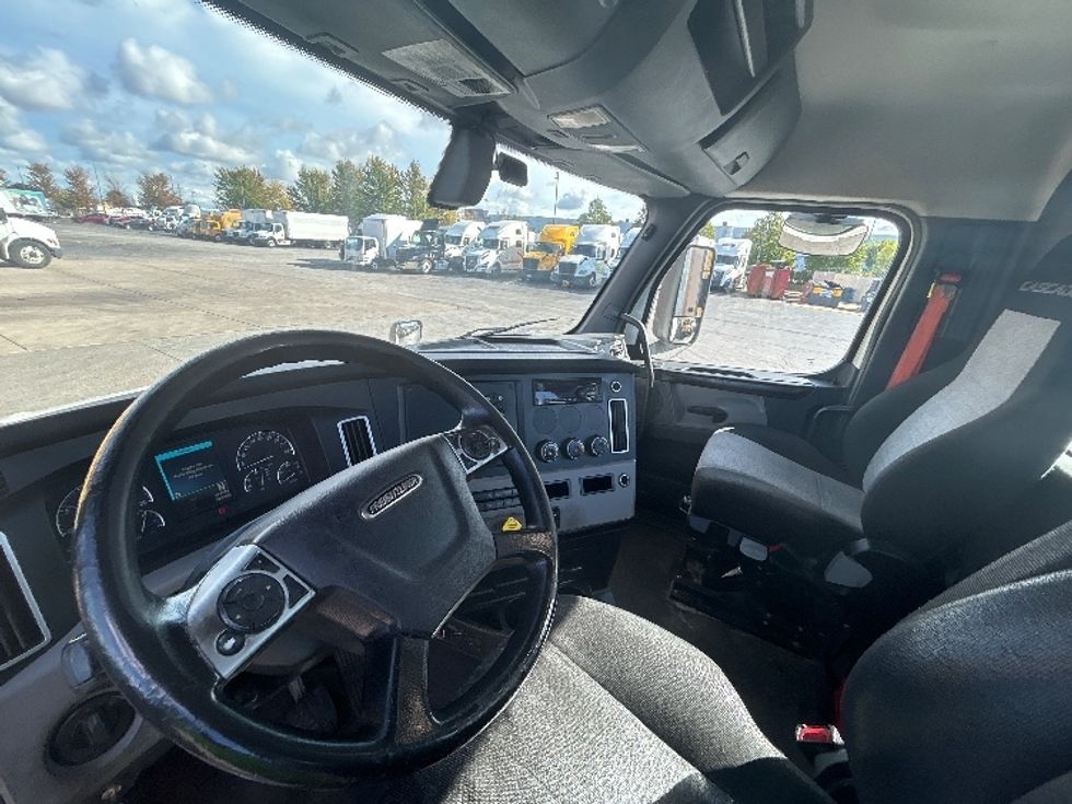 Day Cab Tractor-Heavy Duty Tractors-Freightliner-2020-T12642ST-Sturtevant-WI-384,783\n\t\tmiles-$ 38,250 - Image 10