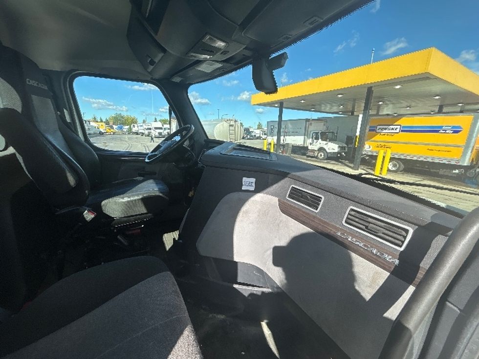 Day Cab Tractor-Heavy Duty Tractors-Freightliner-2020-T12642ST-Sturtevant-WI-384,783\n\t\tmiles-$ 38,250 - Image 12