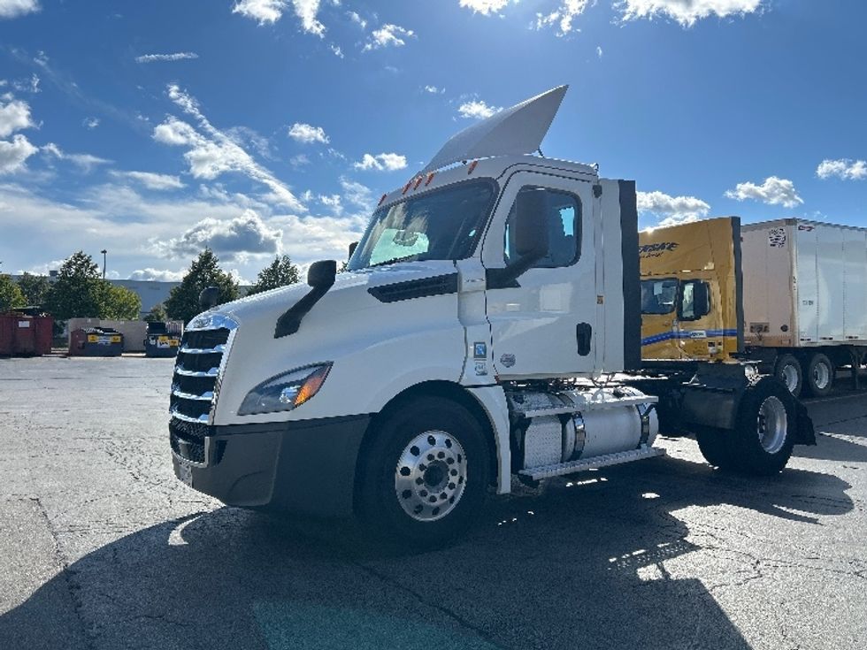 Day Cab Tractor-Heavy Duty Tractors-Freightliner-2020-T12642ST-Sturtevant-WI-384,783\n\t\tmiles-$ 38,250 - Image 3