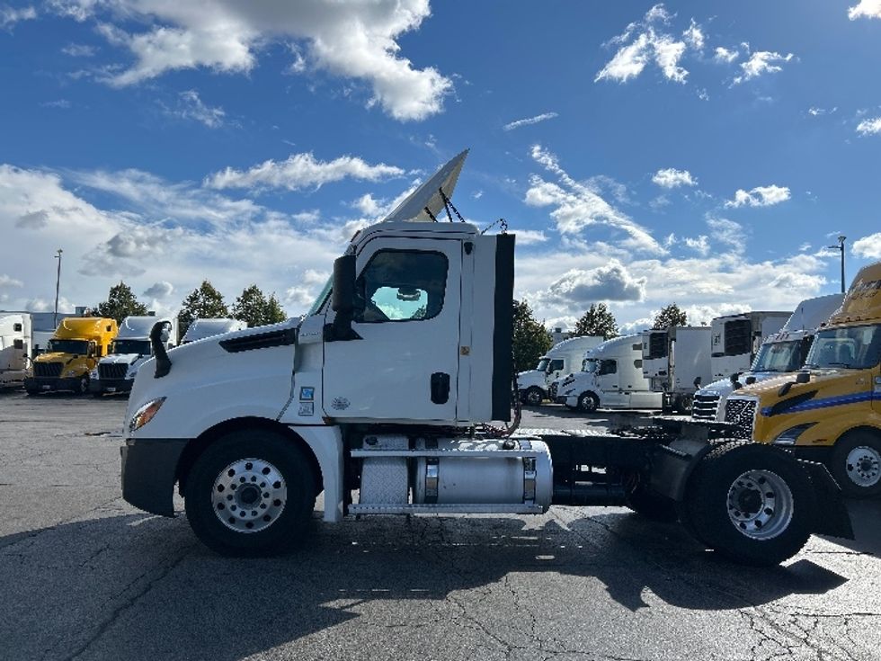 Day Cab Tractor-Heavy Duty Tractors-Freightliner-2020-T12642ST-Sturtevant-WI-384,783\n\t\tmiles-$ 38,250 - Image 4