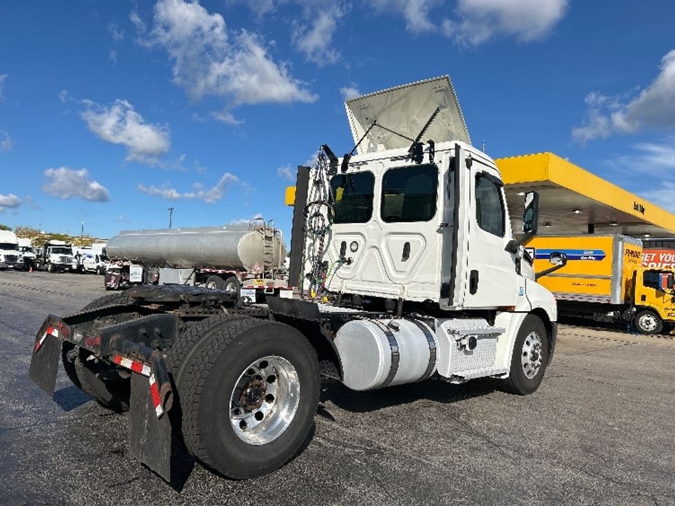 Day Cab Tractor-Heavy Duty Tractors-Freightliner-2020-T12642ST-Sturtevant-WI-384,783\n\t\tmiles-$ 38,250 - Image 7