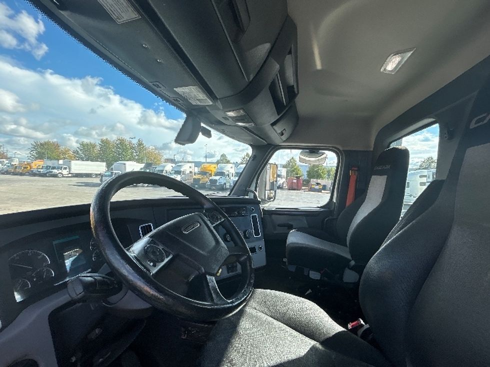 Day Cab Tractor-Heavy Duty Tractors-Freightliner-2020-T12642ST-Sturtevant-WI-384,783\n\t\tmiles-$ 38,250 - Image 9