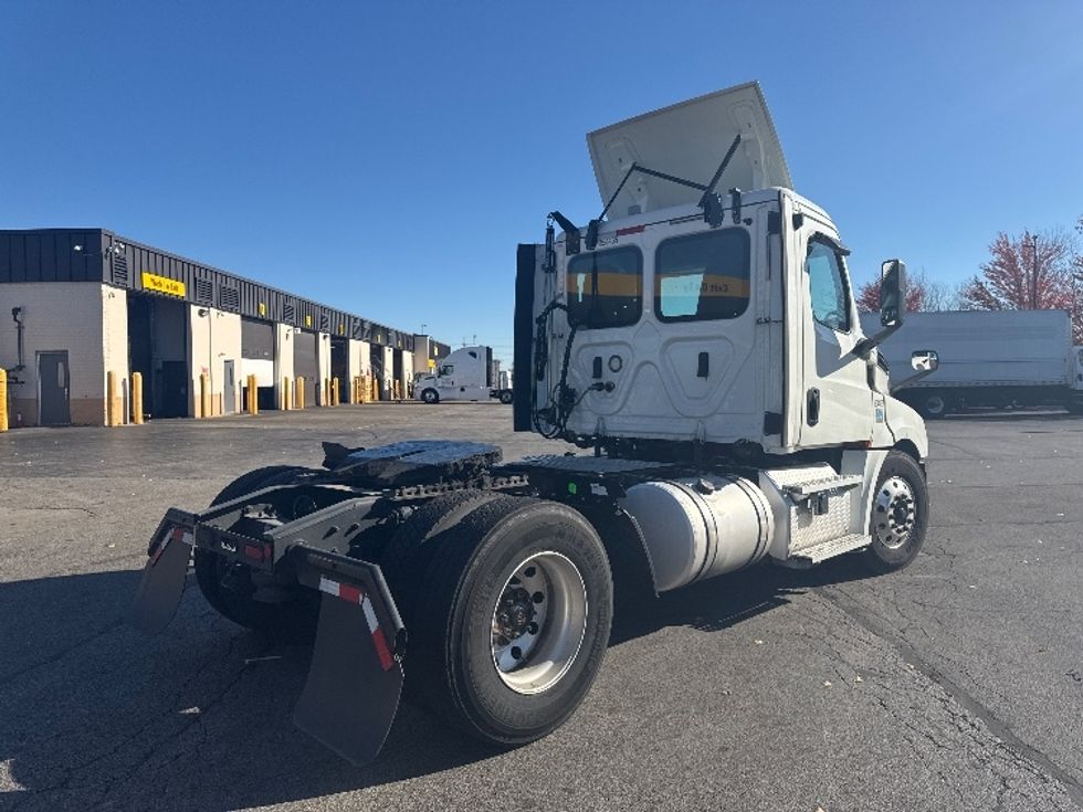 Day Cab Tractor-Heavy Duty Tractors-Freightliner-2020-T12642ST-Sturtevant-WI-392,272\n\t\tmiles-$ 38,000 - Image 5