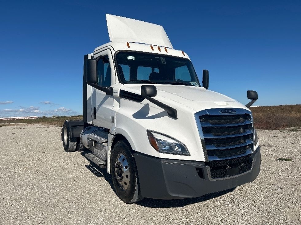 Day Cab Tractor-Heavy Duty Tractors-Freightliner-2020-T12642ST-Sturtevant-WI-494,129\n\t\tmiles-$ 31,750 - Image 1