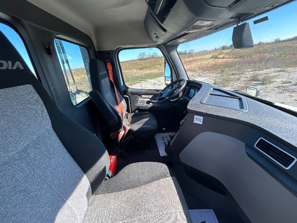 Day Cab Tractor-Heavy Duty Tractors-Freightliner-2020-T12642ST-Sturtevant-WI-494,129\n\t\tmiles-$ 31,750 - Image 14