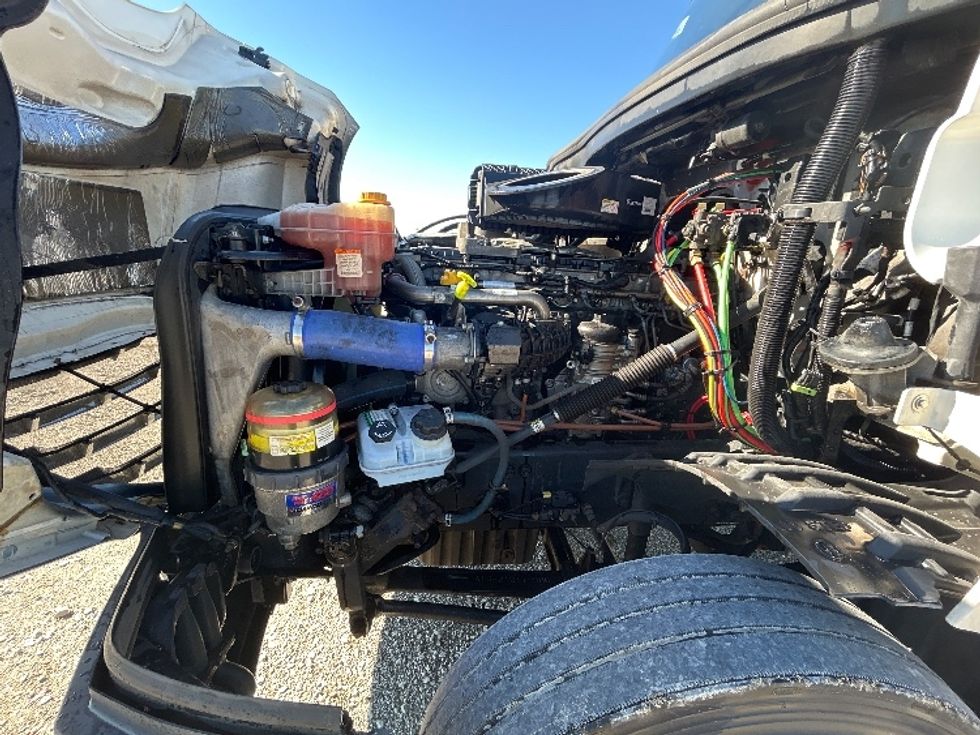 Day Cab Tractor-Heavy Duty Tractors-Freightliner-2020-T12642ST-Sturtevant-WI-494,129\n\t\tmiles-$ 31,750 - Image 16