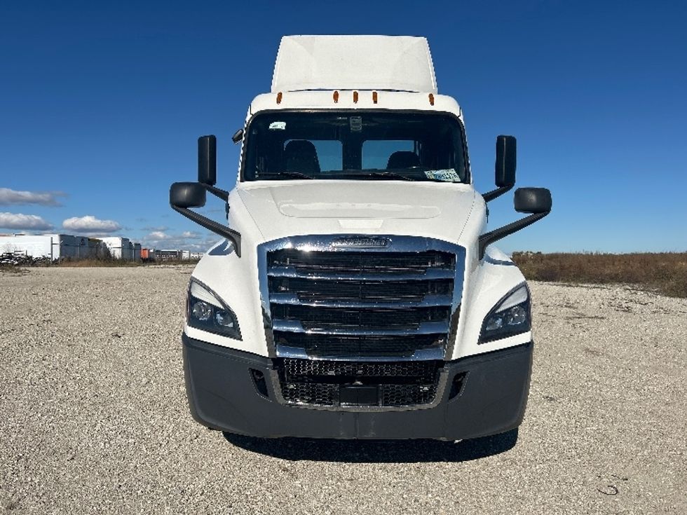 Day Cab Tractor-Heavy Duty Tractors-Freightliner-2020-T12642ST-Sturtevant-WI-494,129\n\t\tmiles-$ 31,750 - Image 2