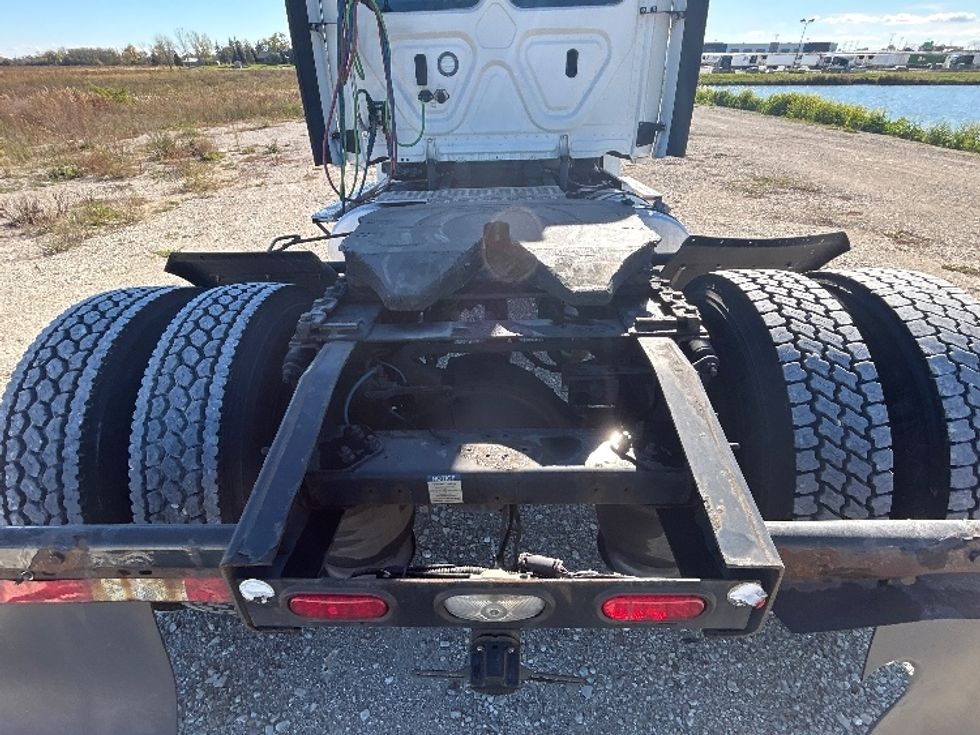 Day Cab Tractor-Heavy Duty Tractors-Freightliner-2020-T12642ST-Sturtevant-WI-494,129\n\t\tmiles-$ 31,750 - Image 6