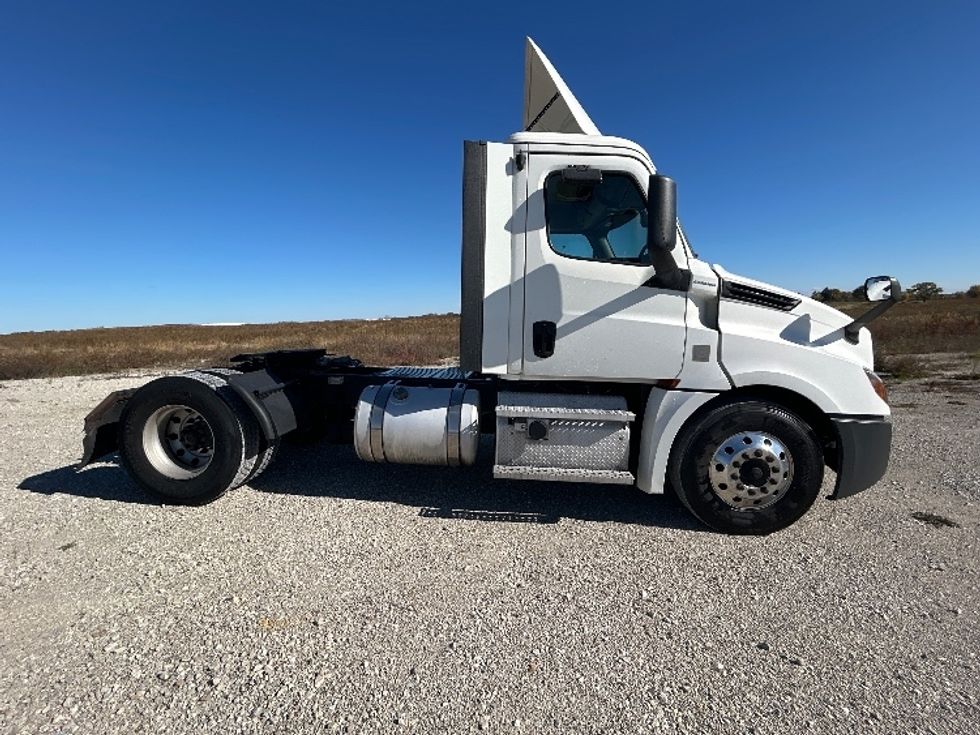 Day Cab Tractor-Heavy Duty Tractors-Freightliner-2020-T12642ST-Sturtevant-WI-494,129\n\t\tmiles-$ 31,750 - Image 8