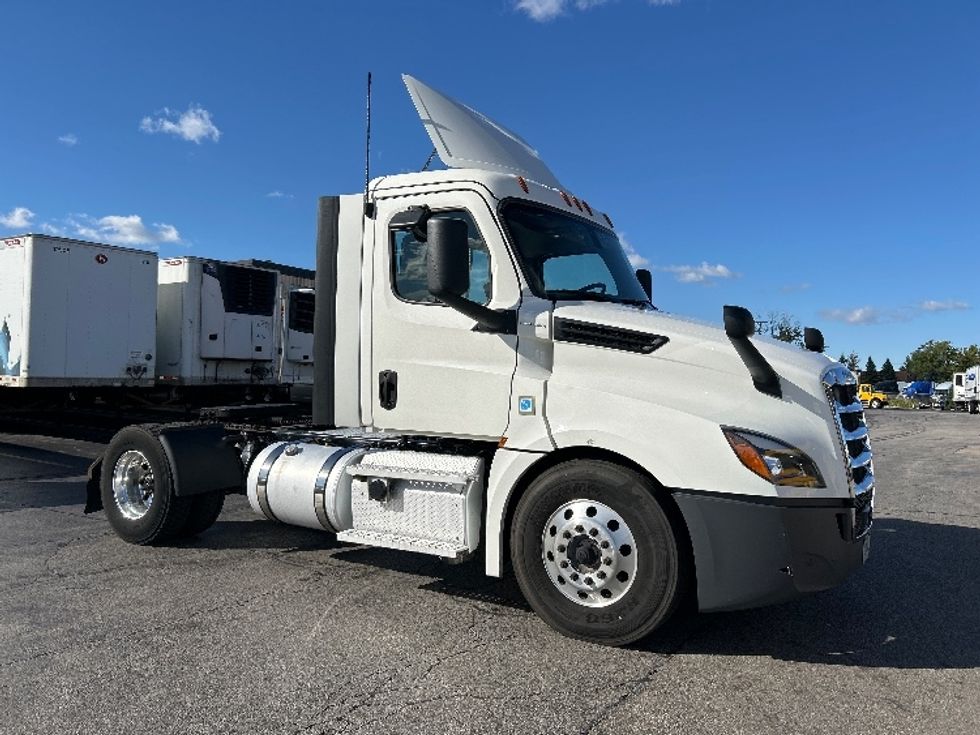 Day Cab Tractor-Heavy Duty Tractors-Freightliner-2020-T12642ST-Sturtevant-WI-569,694\n\t\tmiles-$ 26,500 - Image 1