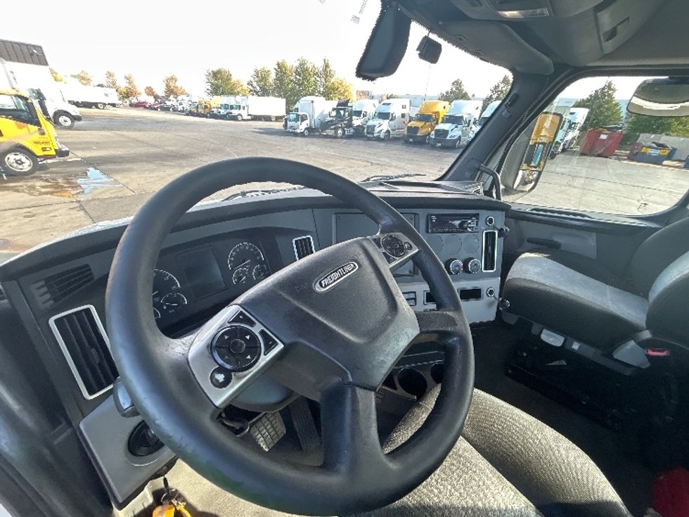 Day Cab Tractor-Heavy Duty Tractors-Freightliner-2020-T12642ST-Sturtevant-WI-569,694\n\t\tmiles-$ 26,500 - Image 10