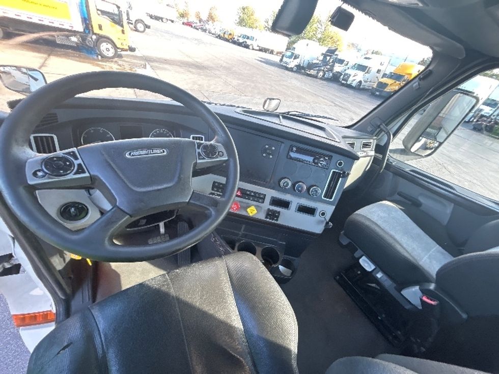 Day Cab Tractor-Heavy Duty Tractors-Freightliner-2020-T12642ST-Sturtevant-WI-569,694\n\t\tmiles-$ 26,500 - Image 11