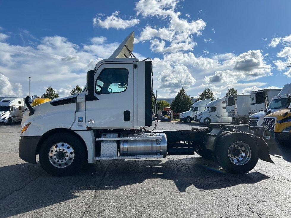 Day Cab Tractor-Heavy Duty Tractors-Freightliner-2020-T12642ST-Sturtevant-WI-569,694\n\t\tmiles-$ 26,500 - Image 4
