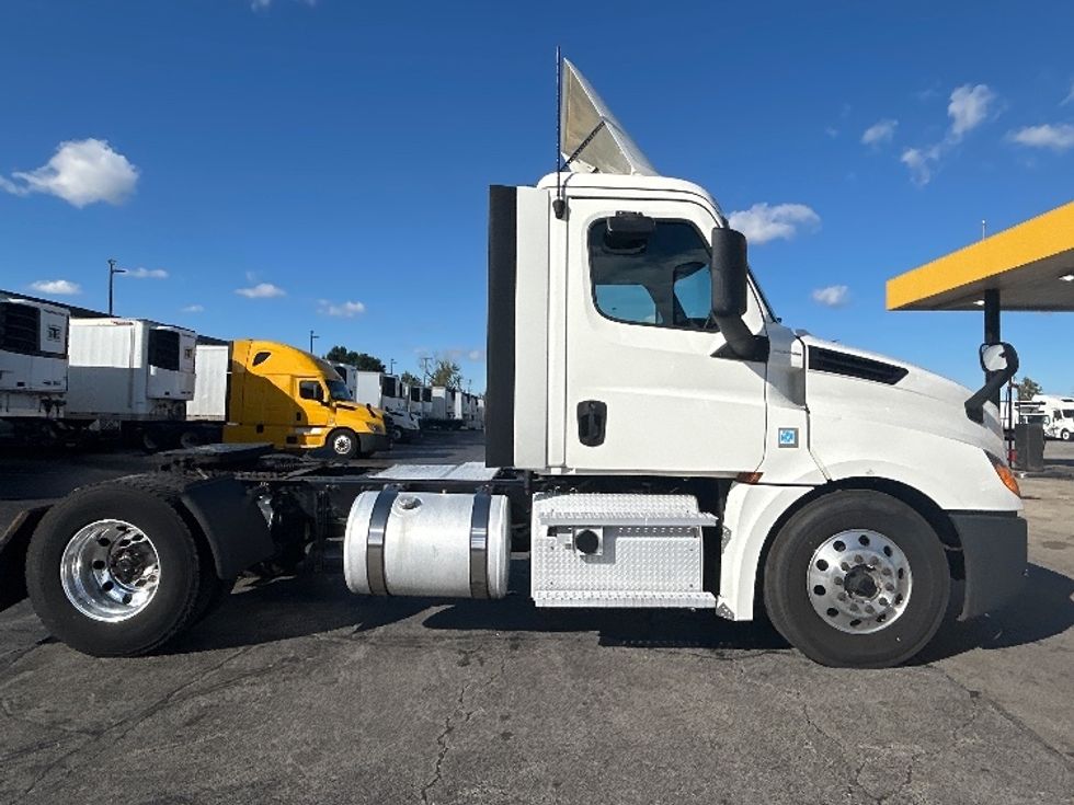 Day Cab Tractor-Heavy Duty Tractors-Freightliner-2020-T12642ST-Sturtevant-WI-569,694\n\t\tmiles-$ 26,500 - Image 8