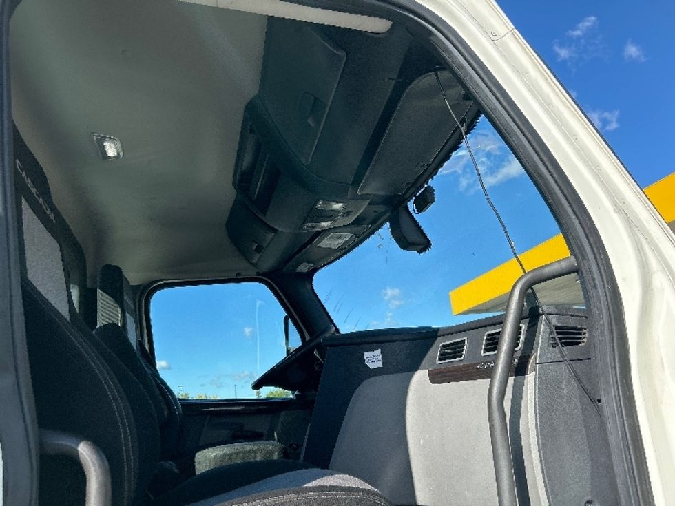 Day Cab Tractor-Heavy Duty Tractors-Freightliner-2020-T12642ST-Sturtevant-WI-574,724\n\t\tmiles-$ 25,500 - Image 12