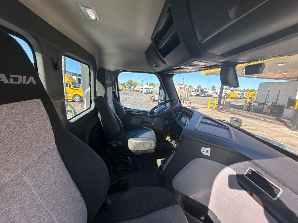 Day Cab Tractor-Heavy Duty Tractors-Freightliner-2020-T12642ST-Sturtevant-WI-574,724\n\t\tmiles-$ 25,500 - Image 14