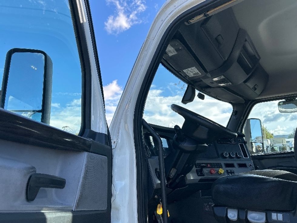 Day Cab Tractor-Heavy Duty Tractors-Freightliner-2020-T12642ST-Sturtevant-WI-574,724\n\t\tmiles-$ 25,500 - Image 9