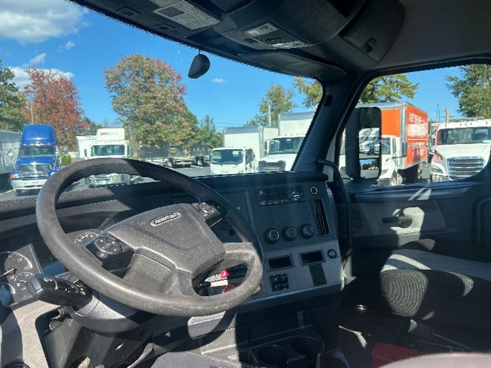 Day Cab Tractor-Heavy Duty Tractors-Freightliner-2020-T12642ST-Suwanee-GA-463,129\n\t\tmiles-$ 38,000 - Image 10