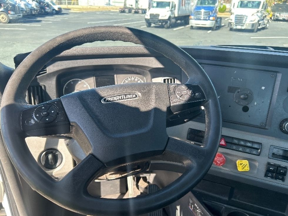 Day Cab Tractor-Heavy Duty Tractors-Freightliner-2020-T12642ST-Suwanee-GA-463,129\n\t\tmiles-$ 38,000 - Image 11