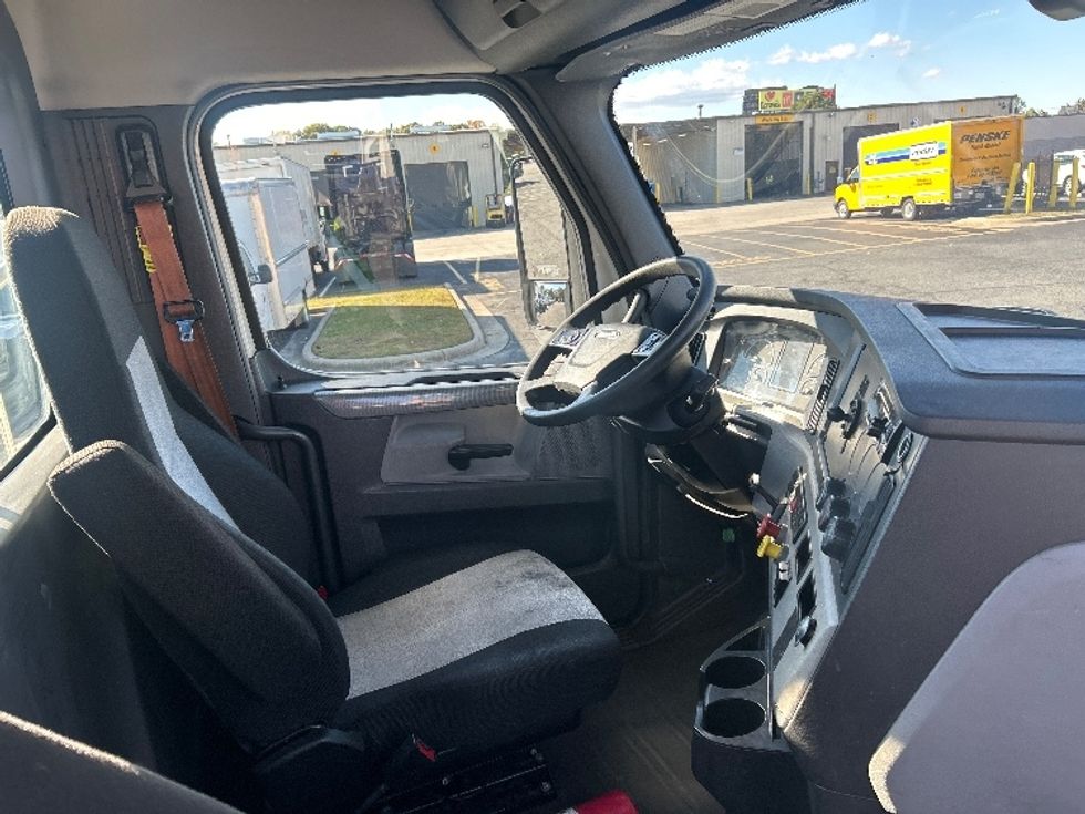 Day Cab Tractor-Heavy Duty Tractors-Freightliner-2020-T12642ST-Suwanee-GA-463,129\n\t\tmiles-$ 38,000 - Image 14