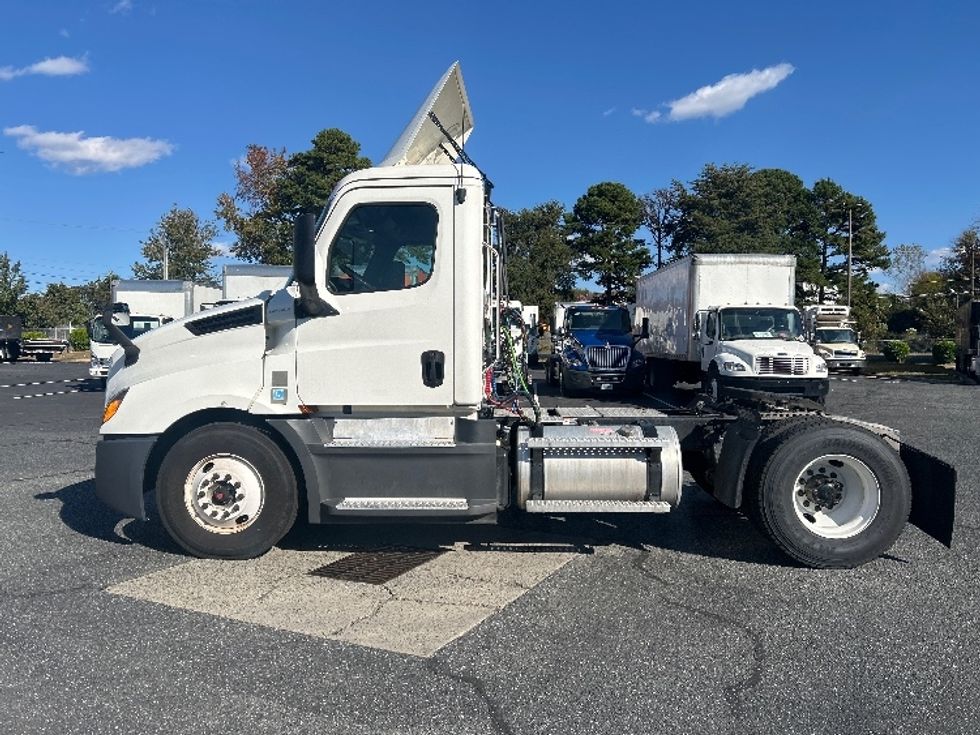 Day Cab Tractor-Heavy Duty Tractors-Freightliner-2020-T12642ST-Suwanee-GA-463,129\n\t\tmiles-$ 38,000 - Image 4
