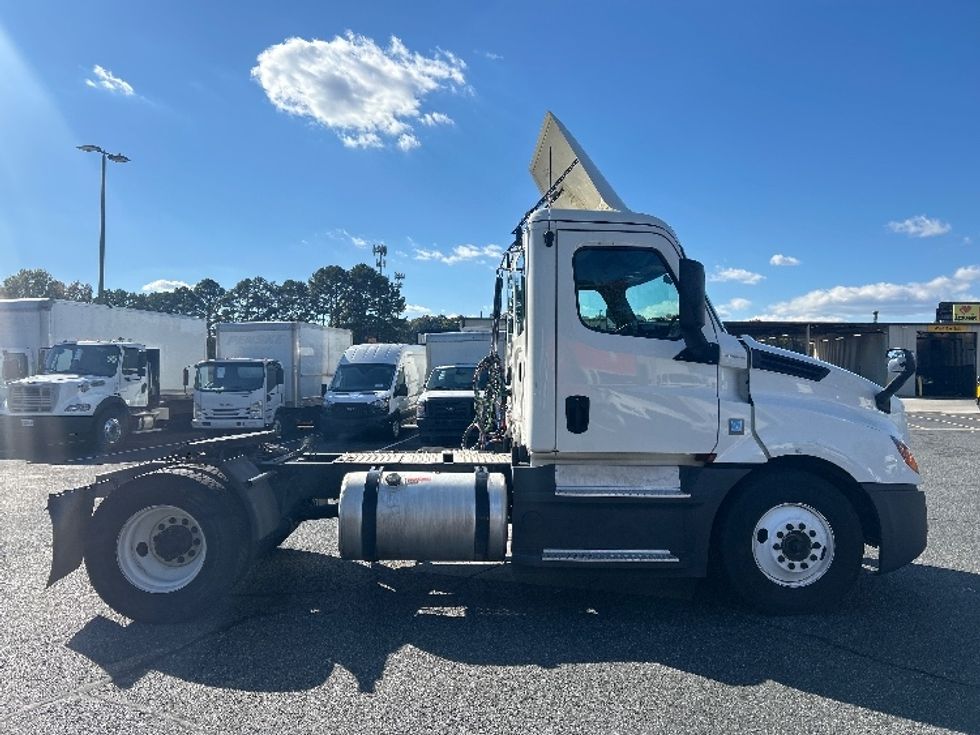 Day Cab Tractor-Heavy Duty Tractors-Freightliner-2020-T12642ST-Suwanee-GA-463,129\n\t\tmiles-$ 38,000 - Image 8