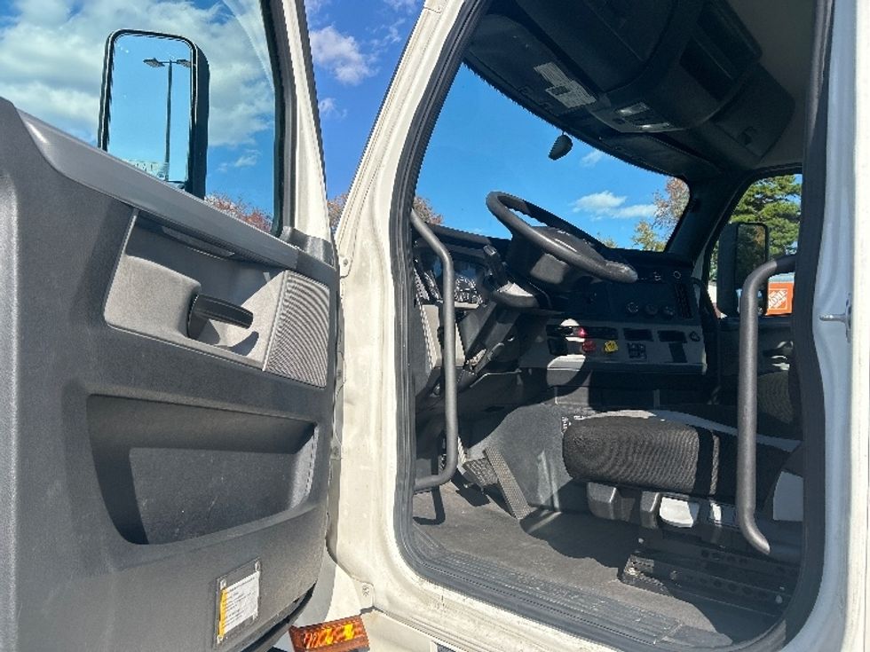 Day Cab Tractor-Heavy Duty Tractors-Freightliner-2020-T12642ST-Suwanee-GA-463,129\n\t\tmiles-$ 38,000 - Image 9