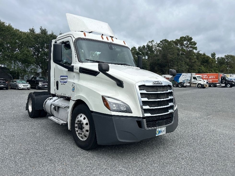 Day Cab Tractor-Heavy Duty Tractors-Freightliner-2020-T12642ST-Tallahassee-FL-573,081\n\t\tmiles-$ 30,250 - Image 1