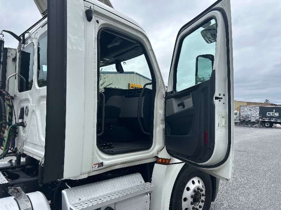 Day Cab Tractor-Heavy Duty Tractors-Freightliner-2020-T12642ST-Tallahassee-FL-573,081\n\t\tmiles-$ 30,250 - Image 12