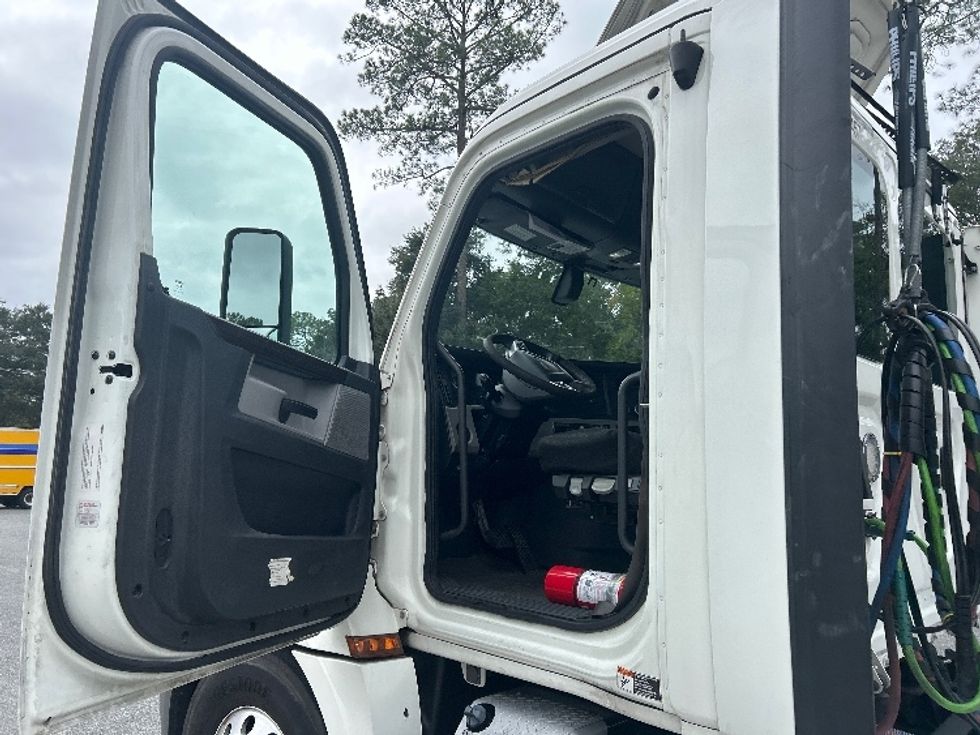 Day Cab Tractor-Heavy Duty Tractors-Freightliner-2020-T12642ST-Tallahassee-FL-573,081\n\t\tmiles-$ 30,250 - Image 9