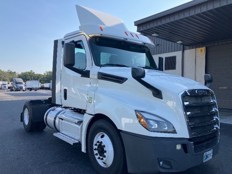 Day Cab Tractor-Heavy Duty Tractors-Freightliner-2020-T12642ST-Tampa-FL-288,987\n\t\tmiles-$ 42,250 - Image 1