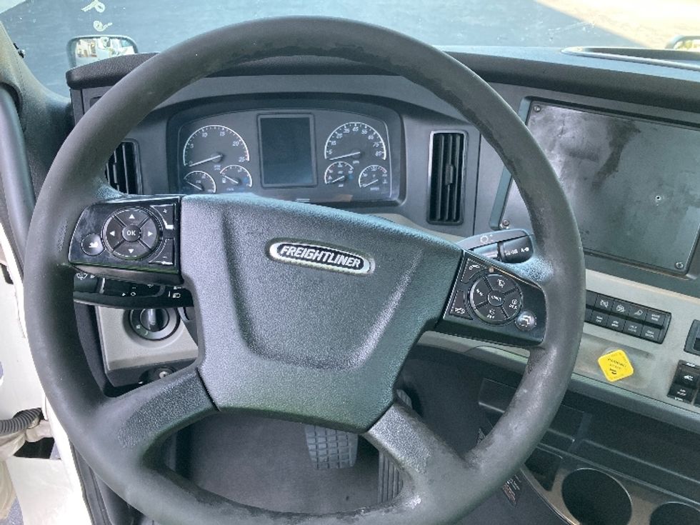 Day Cab Tractor-Heavy Duty Tractors-Freightliner-2020-T12642ST-Tampa-FL-288,987\n\t\tmiles-$ 42,250 - Image 11