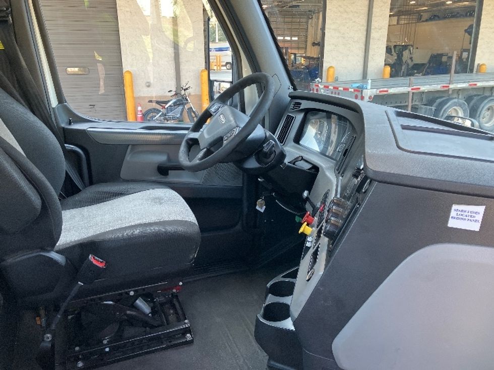Day Cab Tractor-Heavy Duty Tractors-Freightliner-2020-T12642ST-Tampa-FL-288,987\n\t\tmiles-$ 42,250 - Image 14
