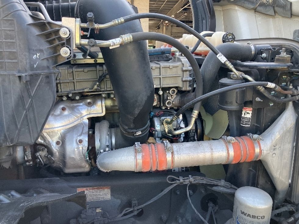 Day Cab Tractor-Heavy Duty Tractors-Freightliner-2020-T12642ST-Tampa-FL-288,987\n\t\tmiles-$ 42,250 - Image 15