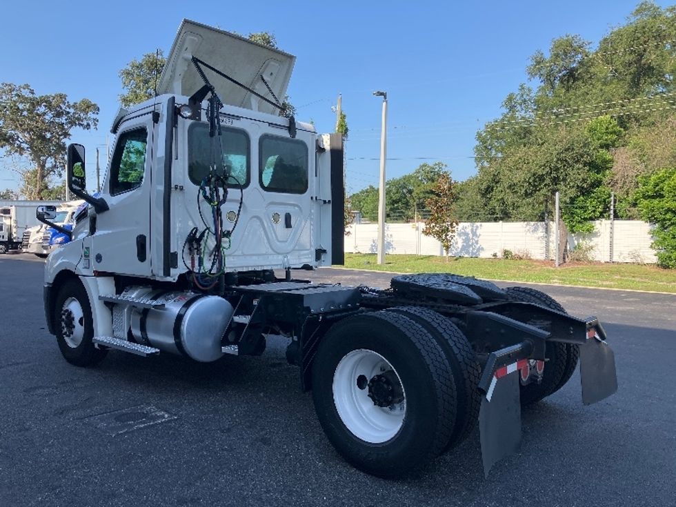 Day Cab Tractor-Heavy Duty Tractors-Freightliner-2020-T12642ST-Tampa-FL-288,987\n\t\tmiles-$ 42,250 - Image 5