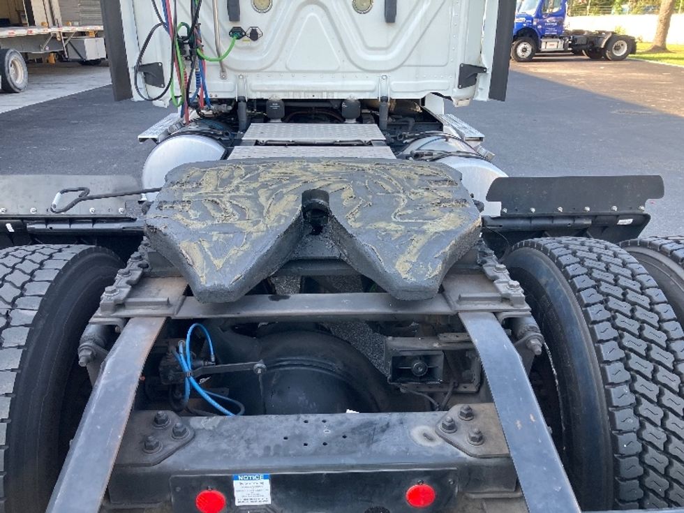 Day Cab Tractor-Heavy Duty Tractors-Freightliner-2020-T12642ST-Tampa-FL-288,987\n\t\tmiles-$ 42,250 - Image 6