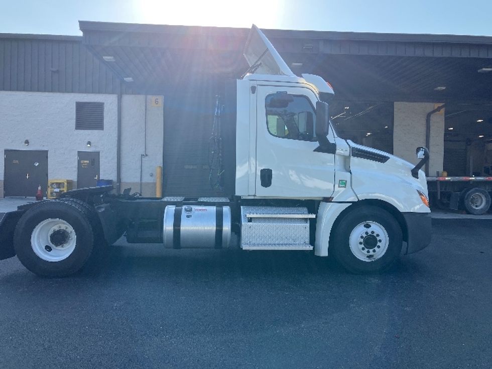 Day Cab Tractor-Heavy Duty Tractors-Freightliner-2020-T12642ST-Tampa-FL-288,987\n\t\tmiles-$ 42,250 - Image 8