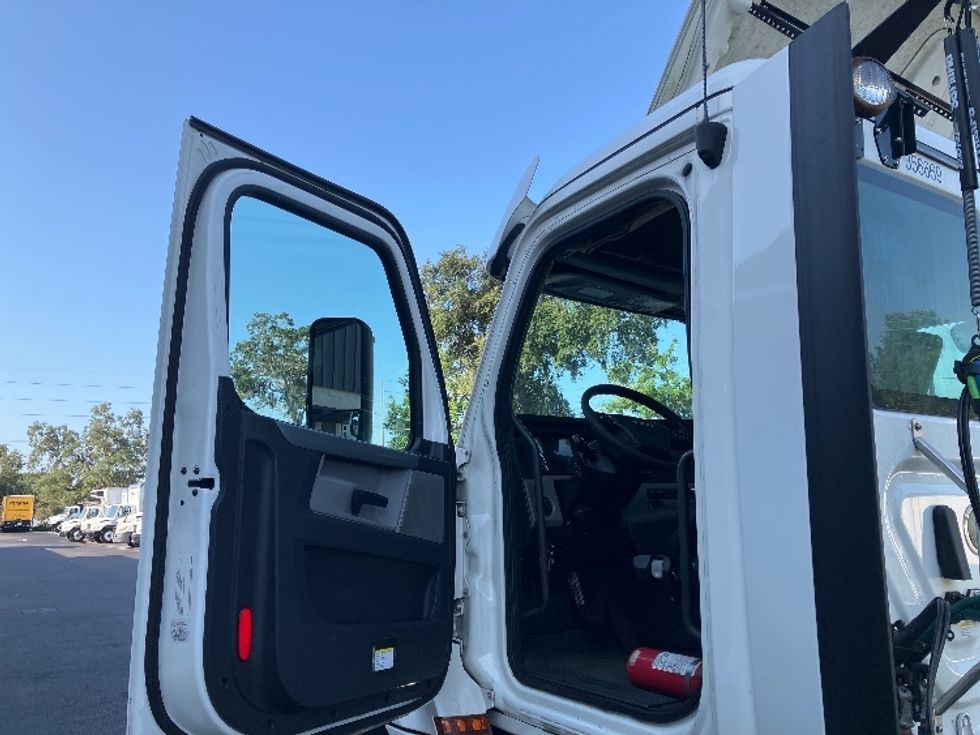 Day Cab Tractor-Heavy Duty Tractors-Freightliner-2020-T12642ST-Tampa-FL-288,987\n\t\tmiles-$ 42,250 - Image 9