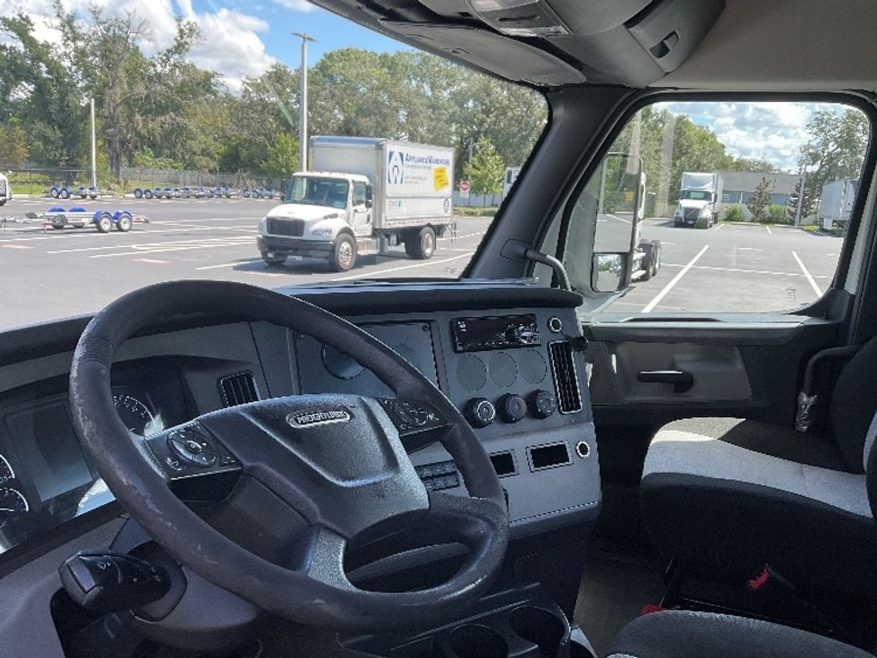 Day Cab Tractor-Heavy Duty Tractors-Freightliner-2020-T12642ST-Tampa-FL-341,613\n\t\tmiles-$ 46,250 - Image 10