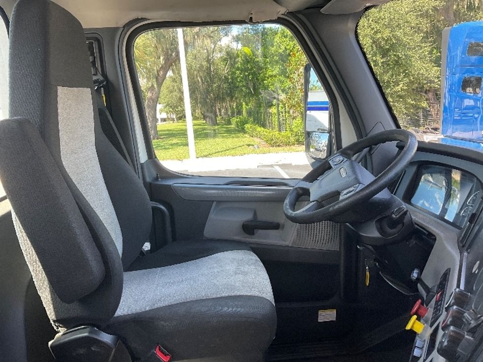 Day Cab Tractor-Heavy Duty Tractors-Freightliner-2020-T12642ST-Tampa-FL-341,613\n\t\tmiles-$ 46,250 - Image 13