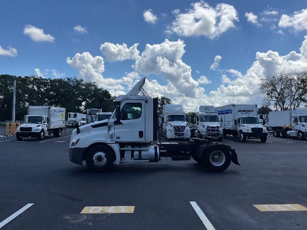 Day Cab Tractor-Heavy Duty Tractors-Freightliner-2020-T12642ST-Tampa-FL-341,613\n\t\tmiles-$ 46,250 - Image 4