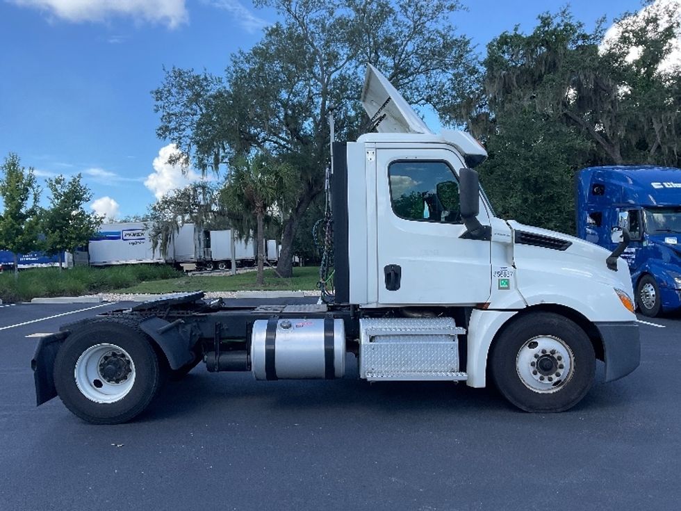 Day Cab Tractor-Heavy Duty Tractors-Freightliner-2020-T12642ST-Tampa-FL-341,613\n\t\tmiles-$ 46,250 - Image 8