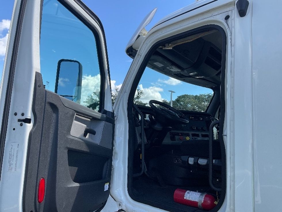 Day Cab Tractor-Heavy Duty Tractors-Freightliner-2020-T12642ST-Tampa-FL-341,613\n\t\tmiles-$ 46,250 - Image 9