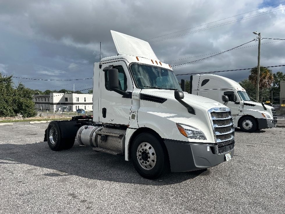Day Cab Tractor-Heavy Duty Tractors-Freightliner-2020-T12642ST-Tampa-FL-537,840\n\t\tmiles-$ 33,000 - Image 1
