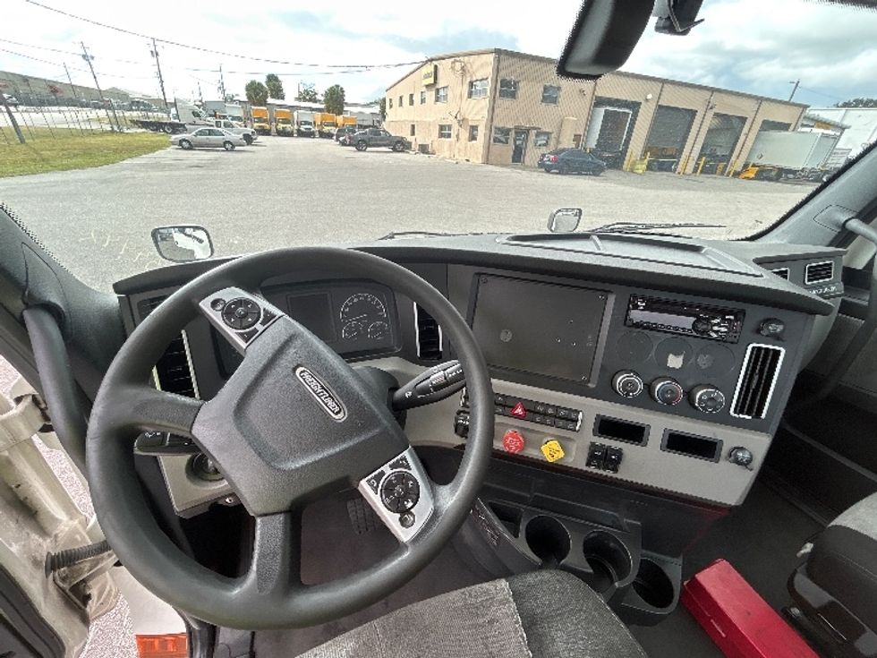 Day Cab Tractor-Heavy Duty Tractors-Freightliner-2020-T12642ST-Tampa-FL-537,840\n\t\tmiles-$ 33,000 - Image 11