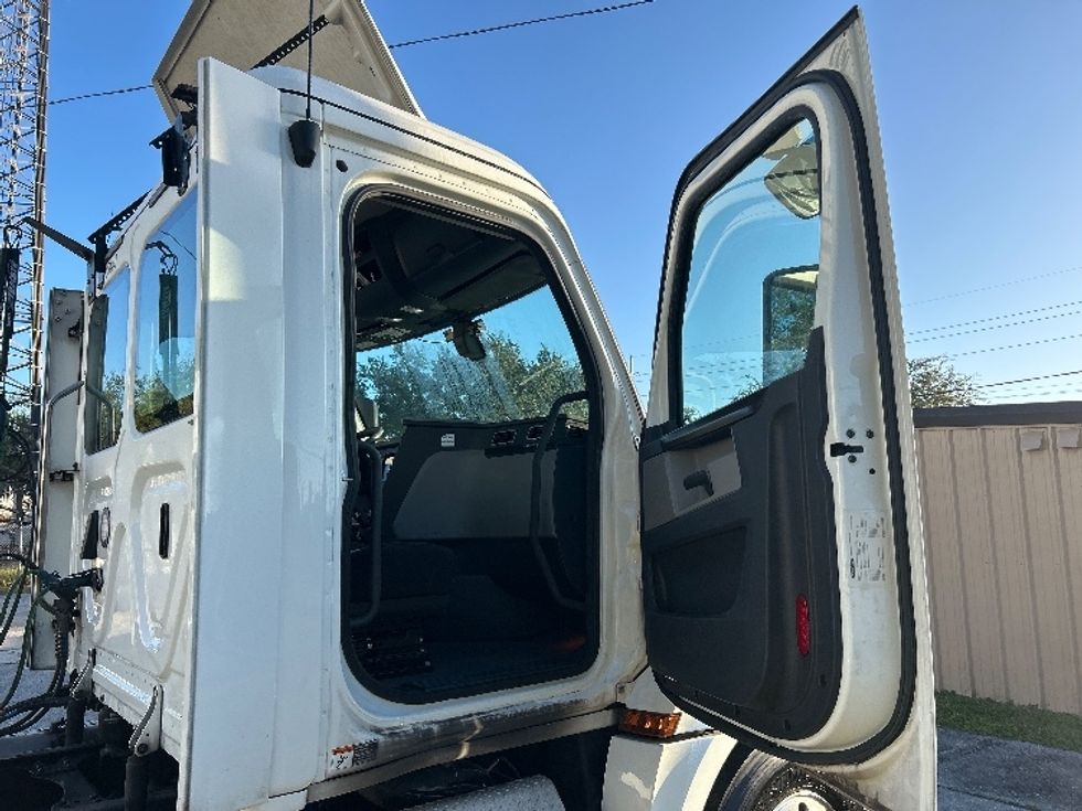 Day Cab Tractor-Heavy Duty Tractors-Freightliner-2020-T12642ST-Tampa-FL-537,840\n\t\tmiles-$ 33,000 - Image 12
