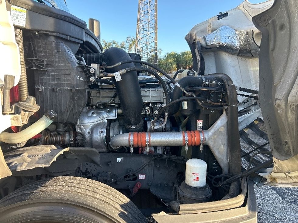 Day Cab Tractor-Heavy Duty Tractors-Freightliner-2020-T12642ST-Tampa-FL-537,840\n\t\tmiles-$ 33,000 - Image 15